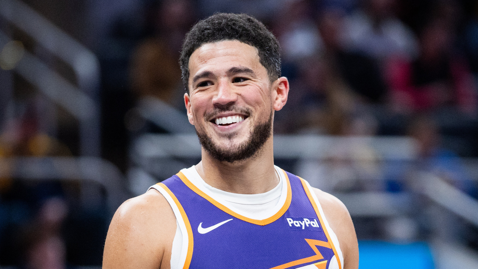https://www.yardbarker.com/media/a/5/a575cf5dc1e9837b1f1a18101cedf6941292edd8/thumb_16x9/devin-booker-drops-43-points-as-surging-suns-hand.jpg?v=1