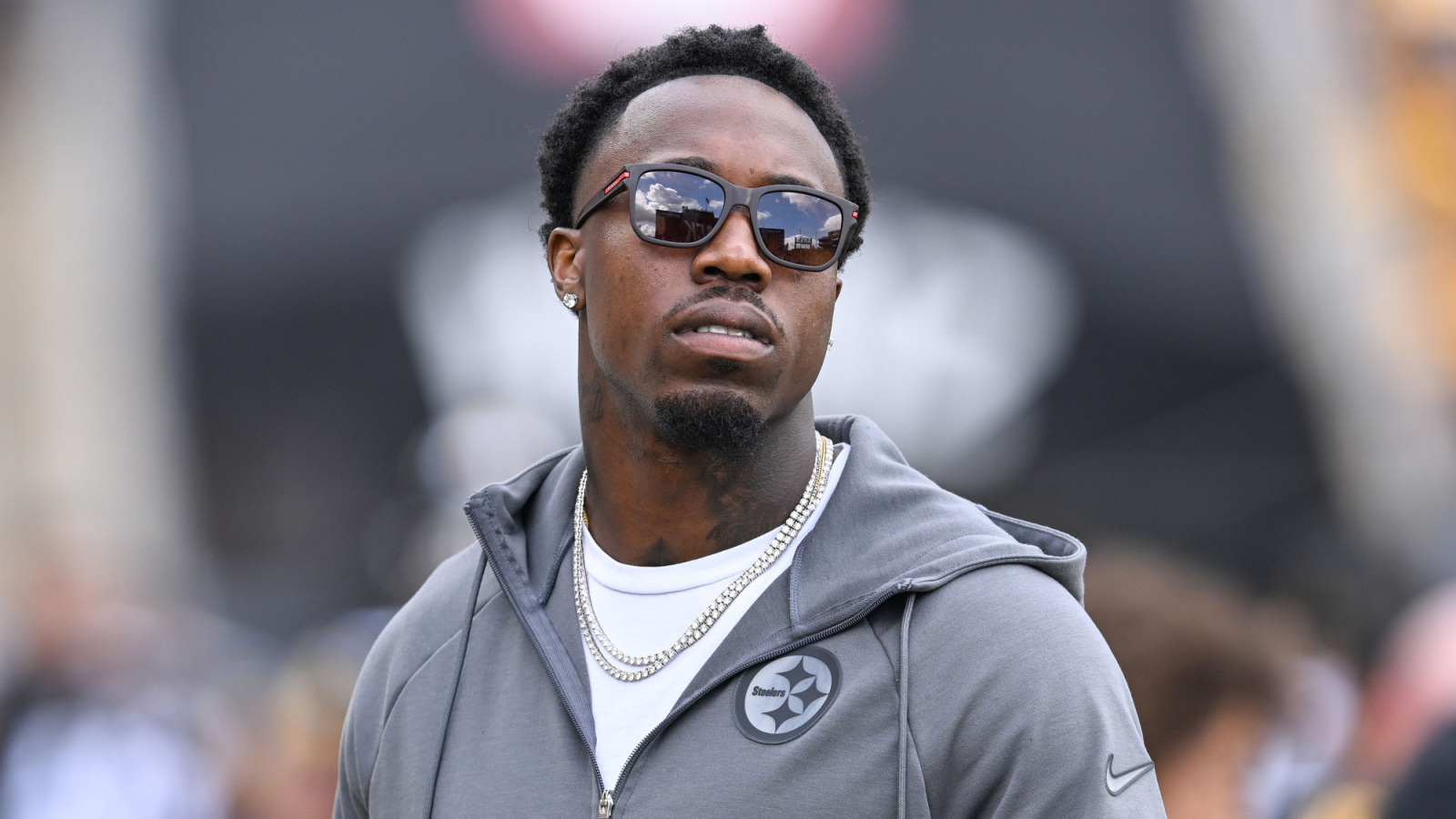 https://www.yardbarker.com/media/a/5/a5dabdb4aa039356b12b49811c43d4dc5fec5bbd/thumb_16x9/cowboys-playing-dangerous-game-joey-porter-jr.jpg?v=1