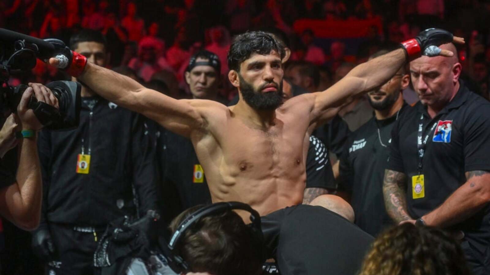 Tsarukyan issues UFC lightweight challenge following wrestling win, answer comes fast