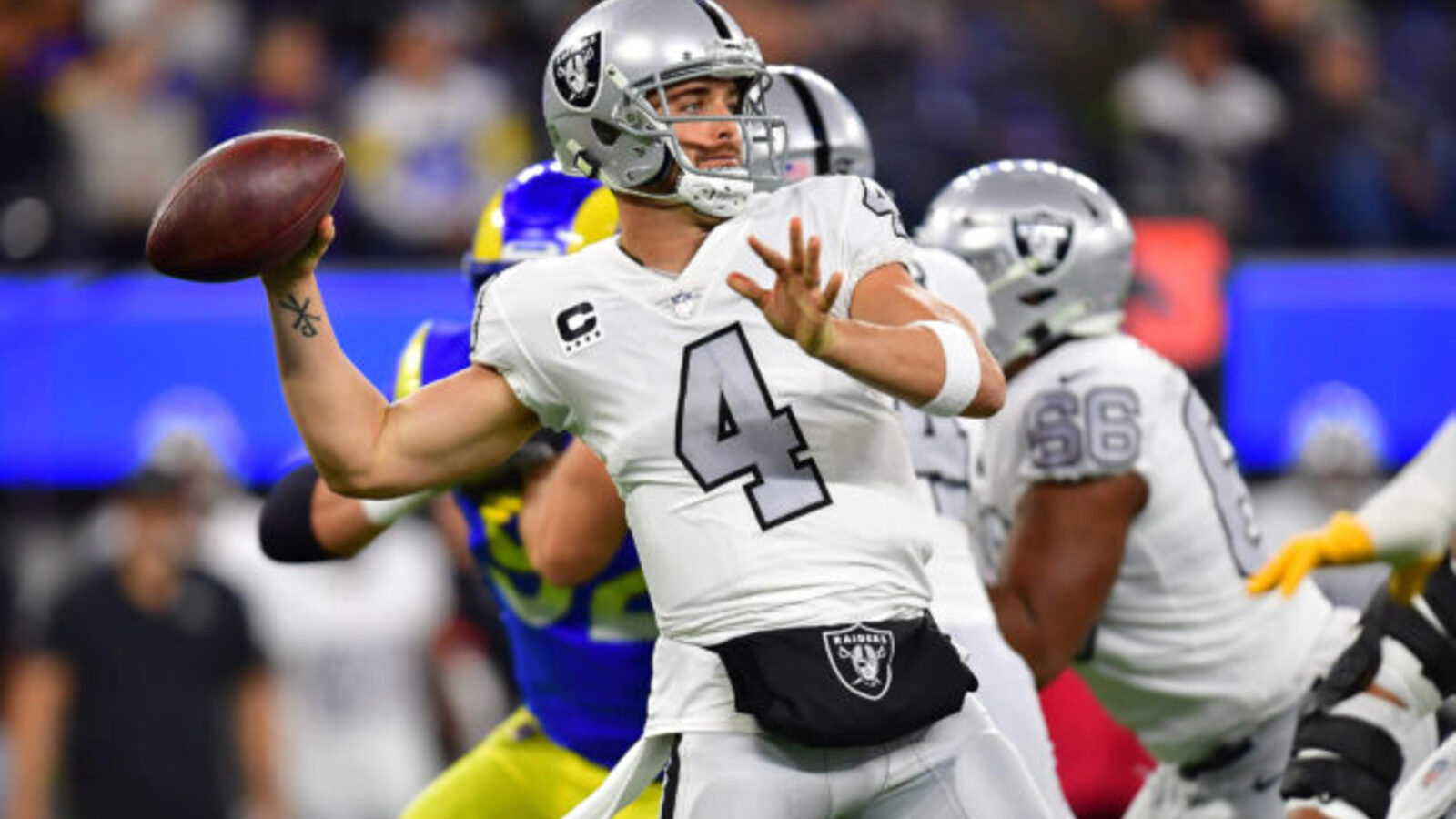 Another Disappointing Raiders Season: Is Derek Carr The Problem? - Vimarsana News
