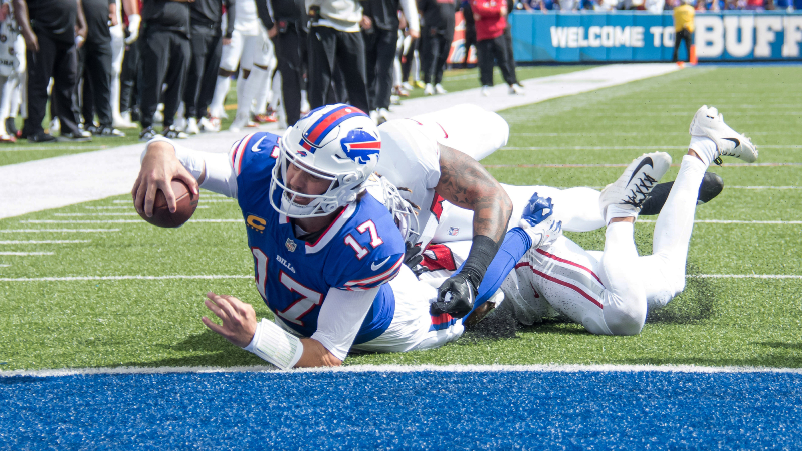 Bills QB Josh Allen downplays injury to non-throwing hand