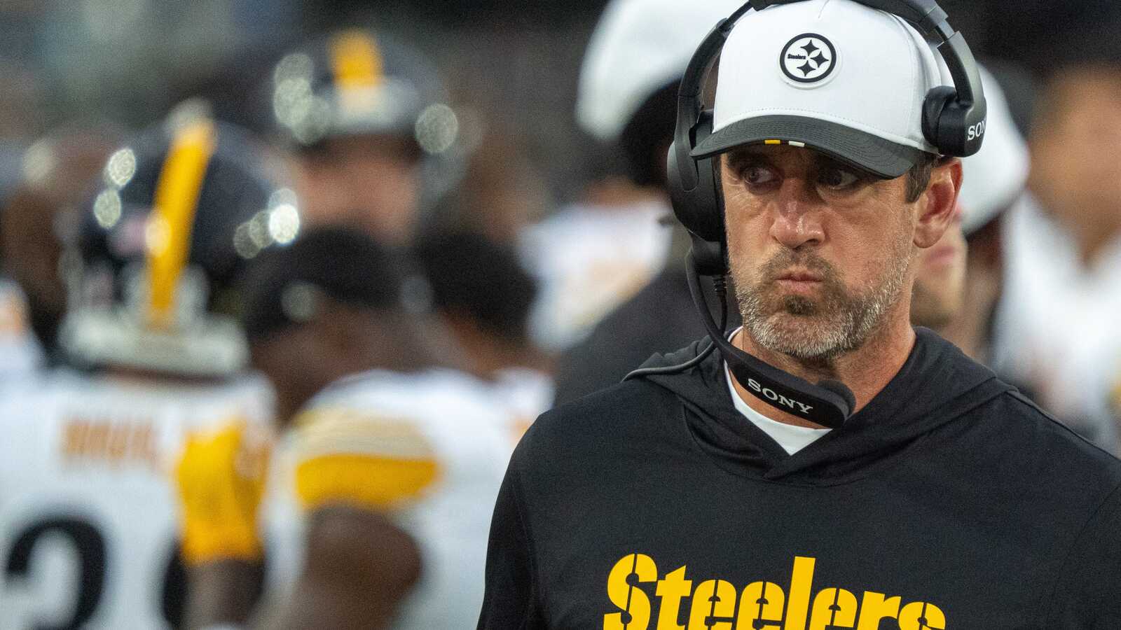 https://www.yardbarker.com/media/a/6/a6fa14cdd065455c7c60d7df42f7c67df545defa/thumb_16x9/pittsburgh-steelers-quarterback-aaron-rodgers-8.jpg?v=1