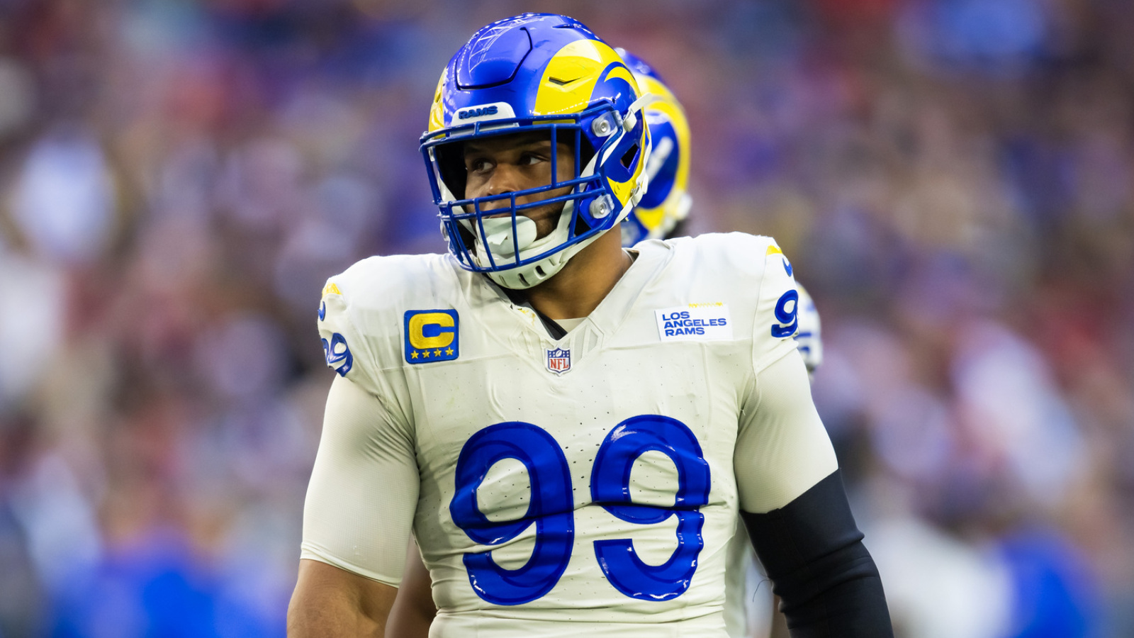 Aaron Donald Returns to Rams on One-Year Deal