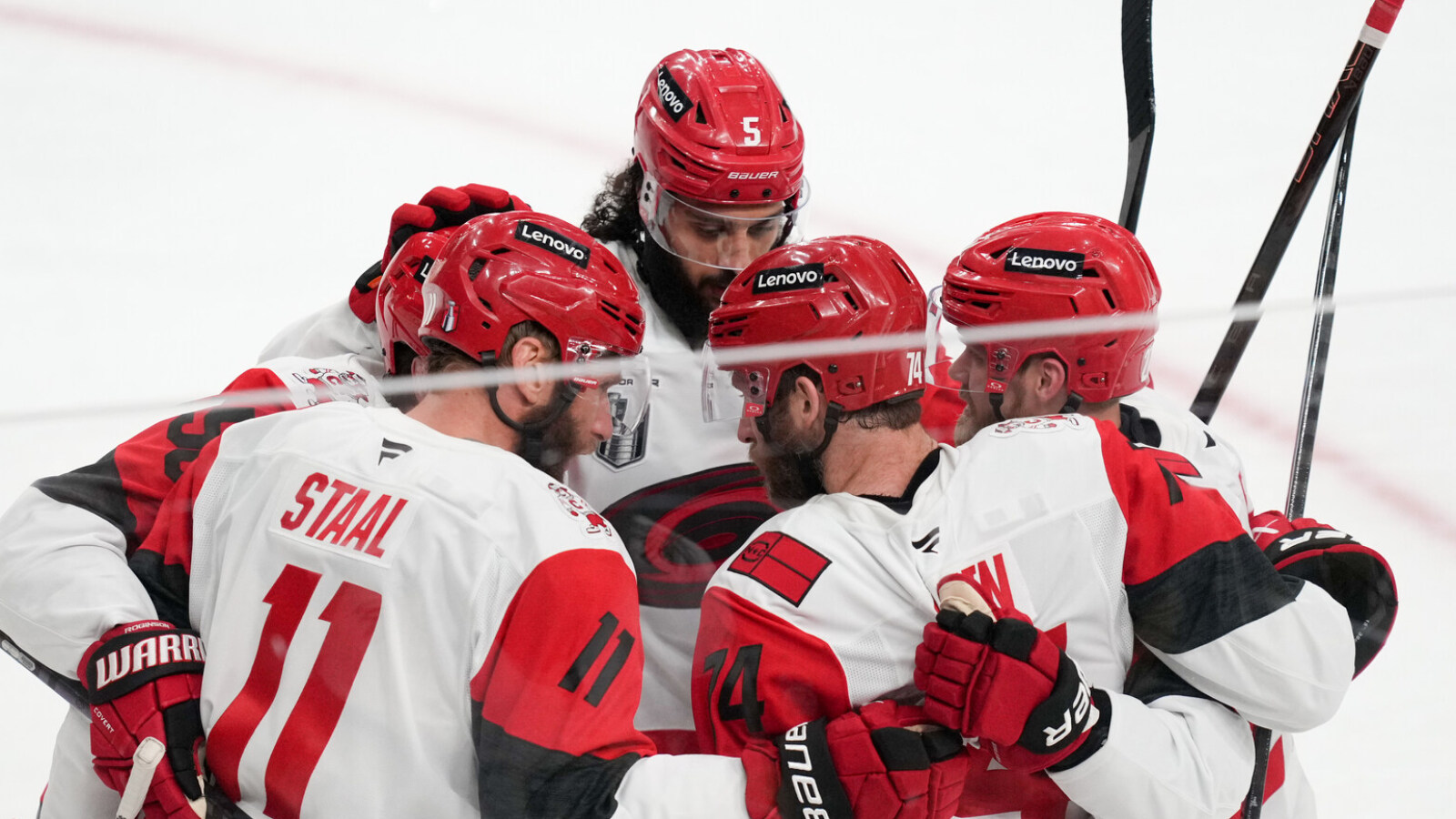 https://www.yardbarker.com/media/a/7/a71196066f15a3c2cdba0c33cd6b9134f3226162/thumb_16x9/hurricanes-star-continues-scoring-barrage-win.jpg?v=1