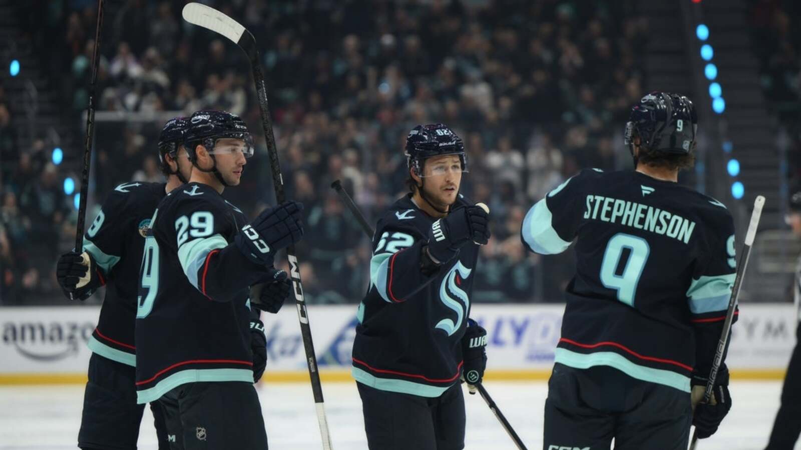 Kraken squander third-period lead, bounce back to top Mammoth