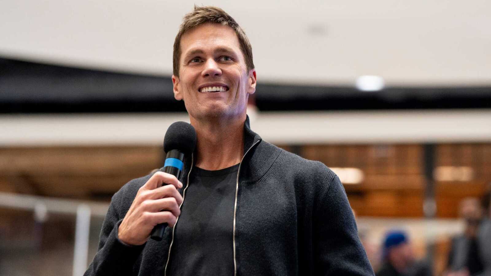 https://www.yardbarker.com/media/a/7/a7587f45578530b1b42e388d19bff0d4e04d07ec/thumb_16x9/brady-involved-raiders-decision-pass-on-sanders.jpg?v=1
