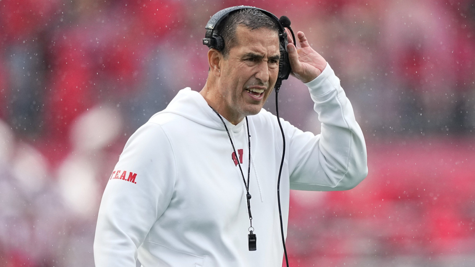 https://www.yardbarker.com/media/a/7/a7c2a7e40d63f03be8d4250c4ed0bae9d2275083/thumb_16x9/wisconsin-massive-win-on-recruiting-trail-penn.jpg?v=1
