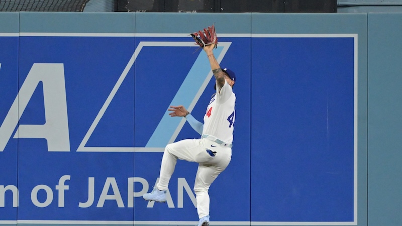 Max Muncy & Andy Pages Named Gold Glove Award Finalists 2026 | Yardbarker