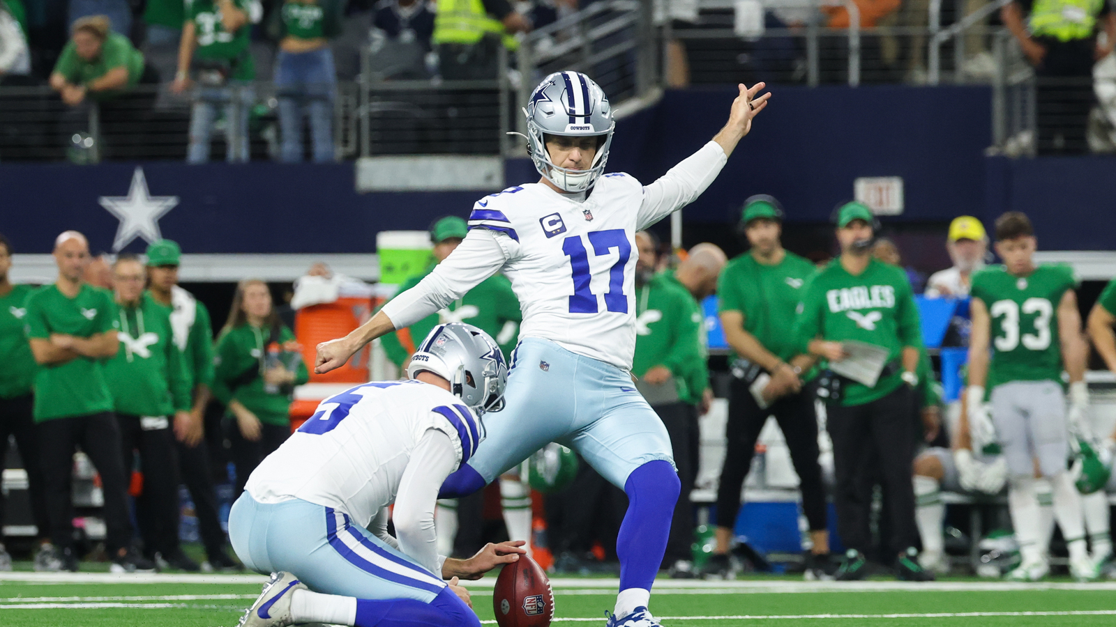 https://www.yardbarker.com/media/a/8/a80536b15fdb23730c8813e8acc014587e46b66f/thumb_16x9/nov-23-2025-arlington-texas-usa-dallas-cowboys.jpg