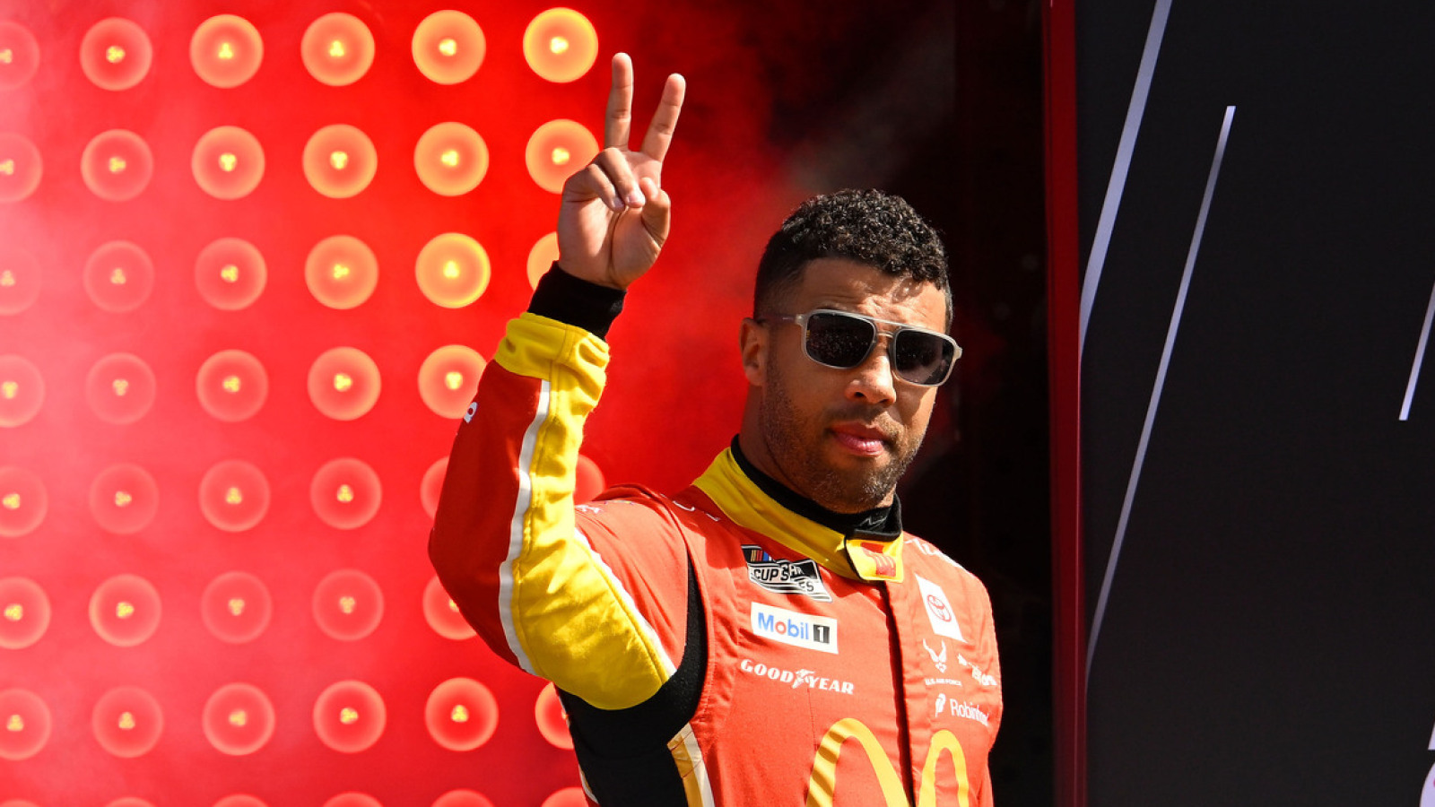 https://www.yardbarker.com/media/a/8/a8439554339ffcc743870cf6dac1b1d28efb9923/thumb_16x9/wallace-frustrated-hamlin-raced-him-kansas.jpg?v=1