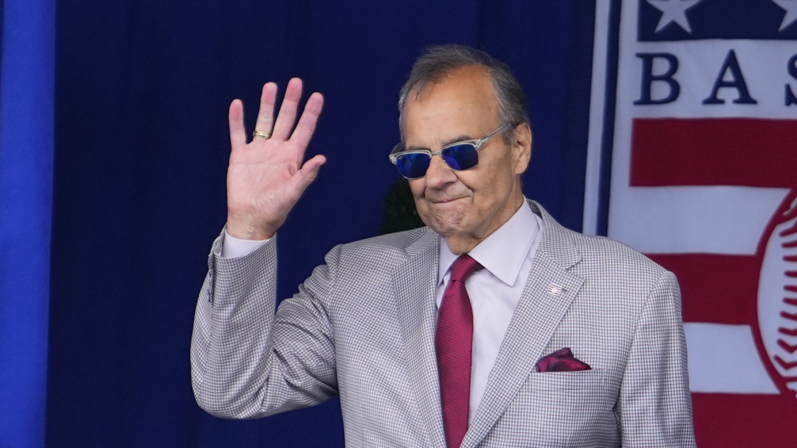 https://www.yardbarker.com/media/a/8/a885fe3b344108eb7dc312ca4e5db9e077fd746e/thumb_16x9/torre-deserves-recognition-hes-getting-mlb-star.jpg?v=1