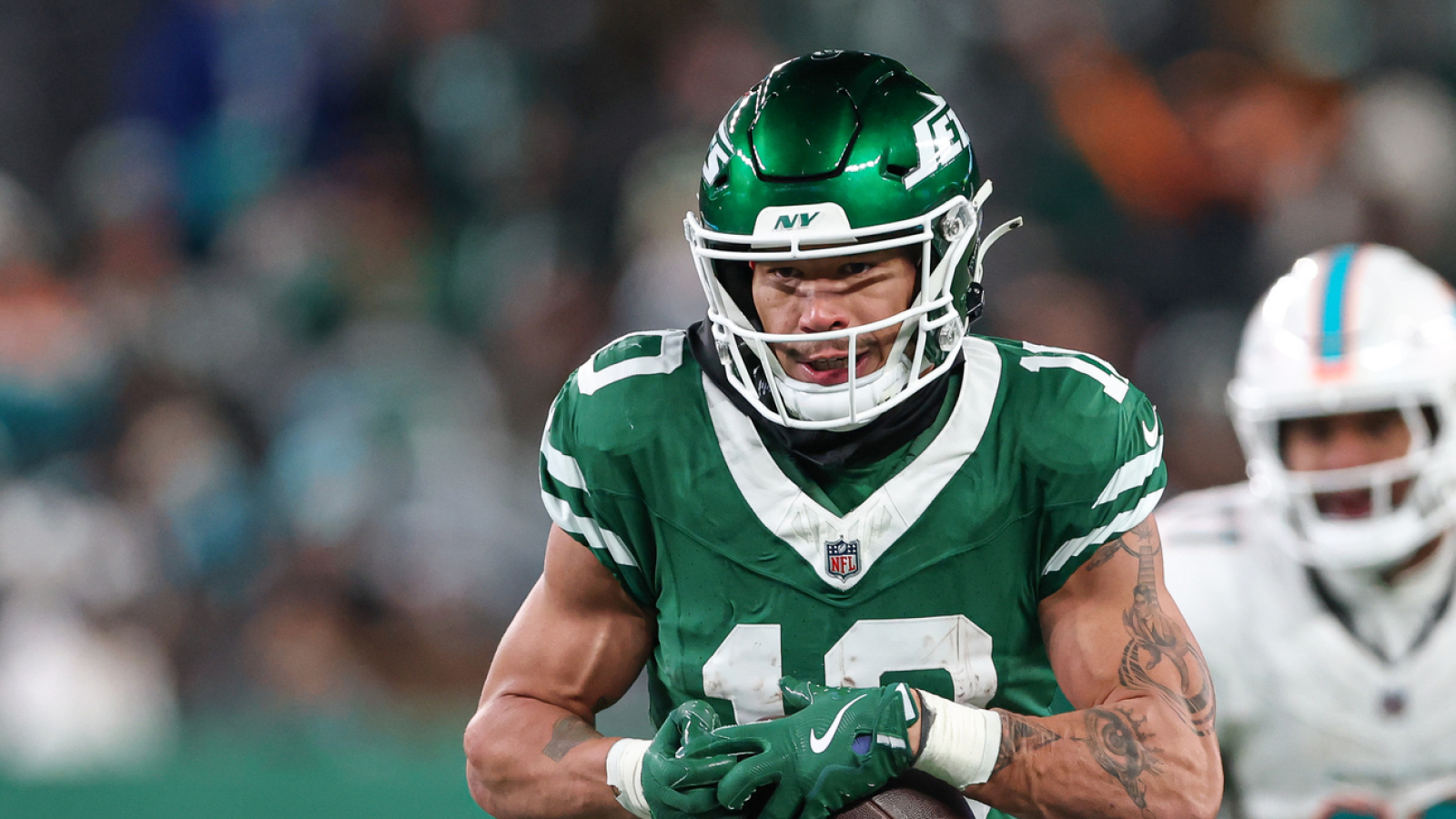 https://www.yardbarker.com/media/a/8/a8897717a19ff53620259faab9341d94e4215cb2/thumb_16x9/four-possible-options-steelers-replace-pickens.jpg?v=1