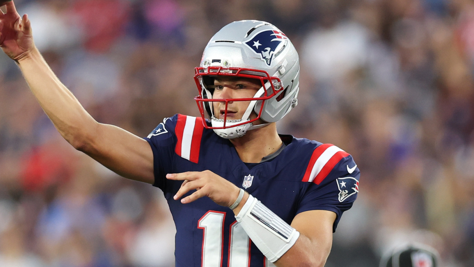 https://www.yardbarker.com/media/a/8/a88dda595c95179954ff3bee629c370299dc56e5/thumb_16x9/patriots-oc-josh-mcdaniels-excited-drake-maye.jpg?v=1
