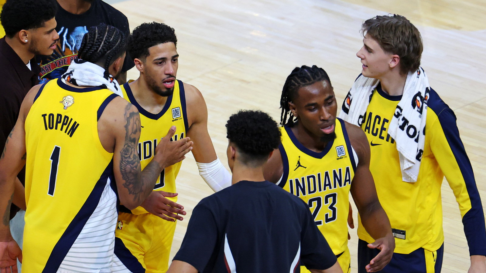 https://www.yardbarker.com/media/a/8/a8ac4341e35bfc2610b8033c9cfc3df6cf4eb4f9/thumb_16x9/five-takeaways-game-3-nba-finals.jpg?v=1