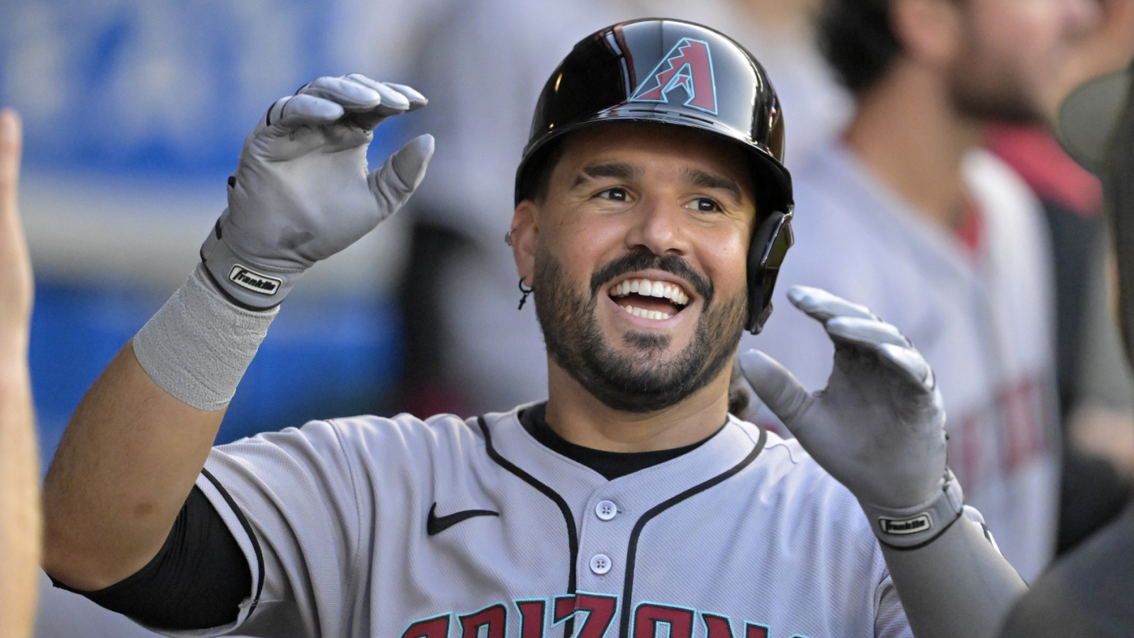 https://www.yardbarker.com/media/a/8/a8e8f3d0f54d15810933baae5783a876017ff71a/thumb_16x9/top-slugger-on-mlb-trade-block-knows-he-wants-play.jpg?v=1