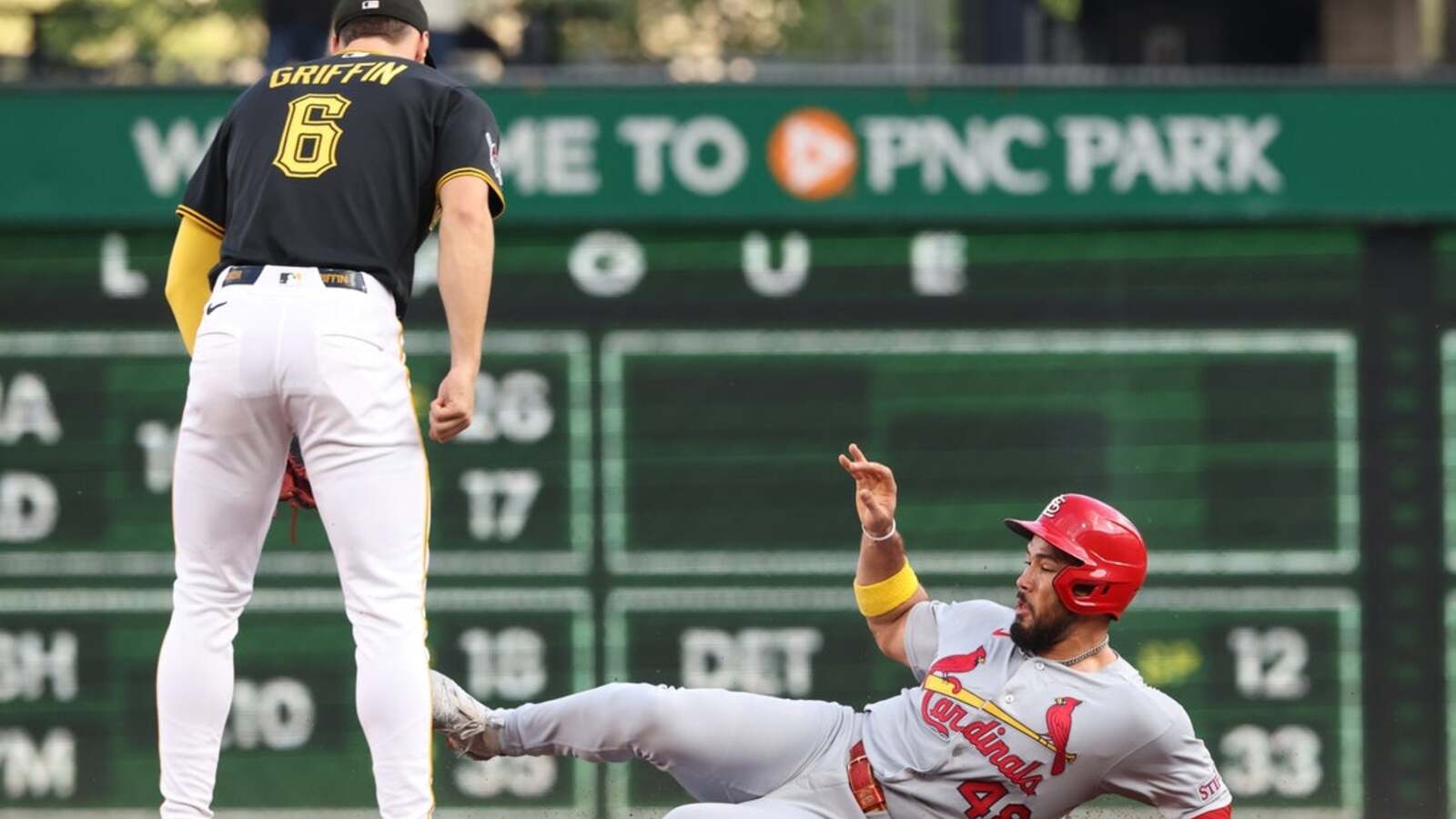 Cardinals set season high in runs, blow past Pirates