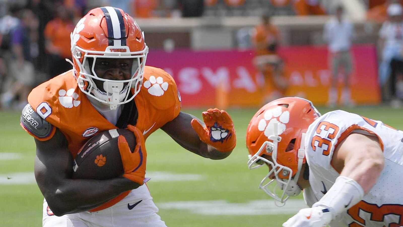 https://www.yardbarker.com/media/a/9/a9156ca4b9c2f0af215e978fded552feb5a3bc2c/thumb_16x9/10-college-football-freshmen-poised-big-immediate.jpg?v=2