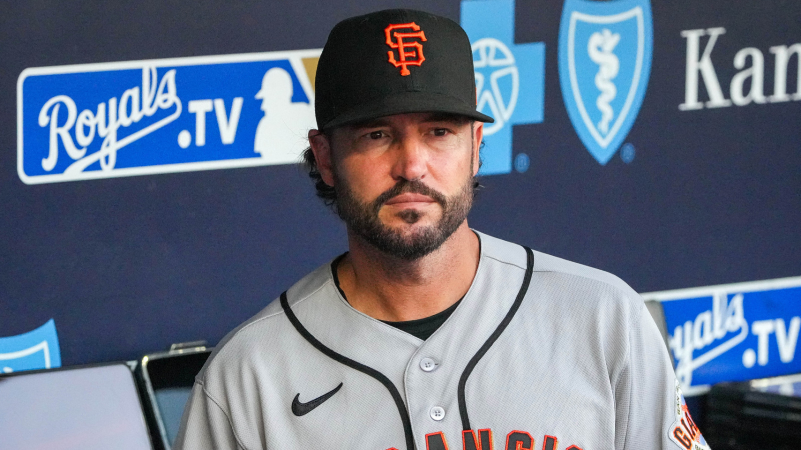 Giants collapse against Royals after blown call, ejection