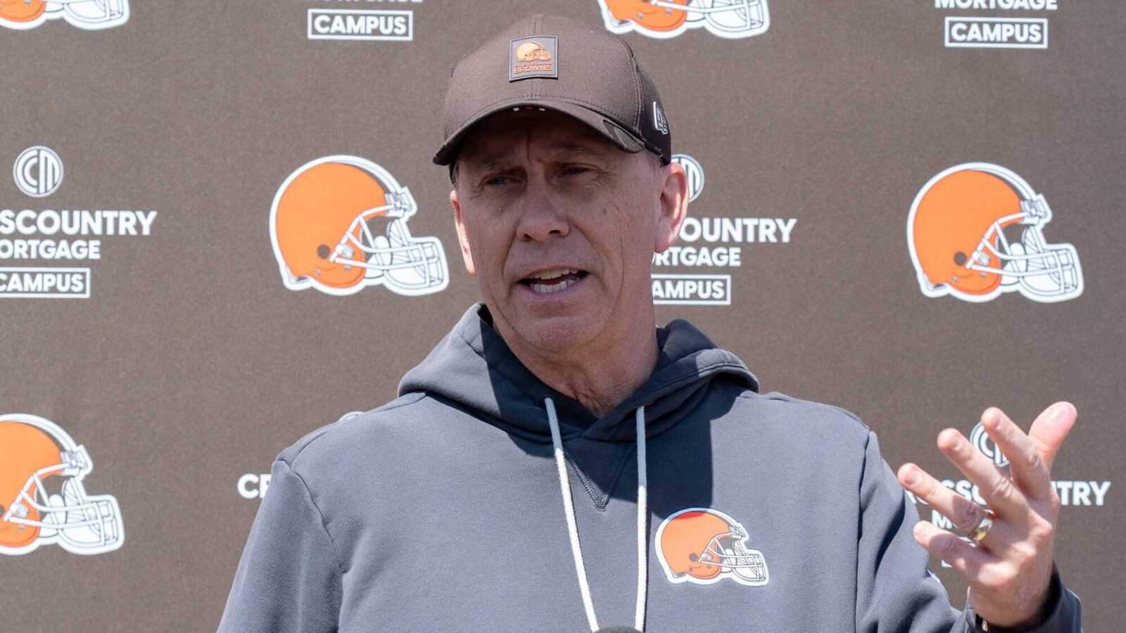 Browns Coach Discusses Preseason Plans for Quarterbacks Sanders and Watson