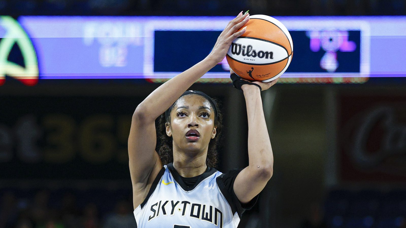 https://www.yardbarker.com/media/a/9/a96a9796a7757d0526496f282d7e1397bfb03810/thumb_16x9/wnba-issues-one-game-suspension-angel-reese.jpg?v=1