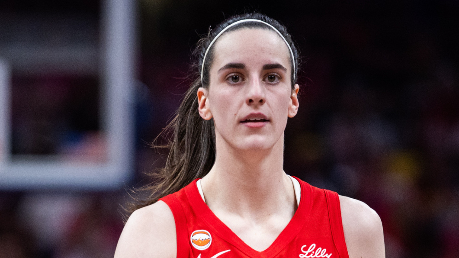 https://www.yardbarker.com/media/a/9/a98d13fc379de93a51a38b79e1631f58b89aaed1/thumb_16x9/caitlin-clark-throws-shade-torontos-arena-win.jpg?v=1
