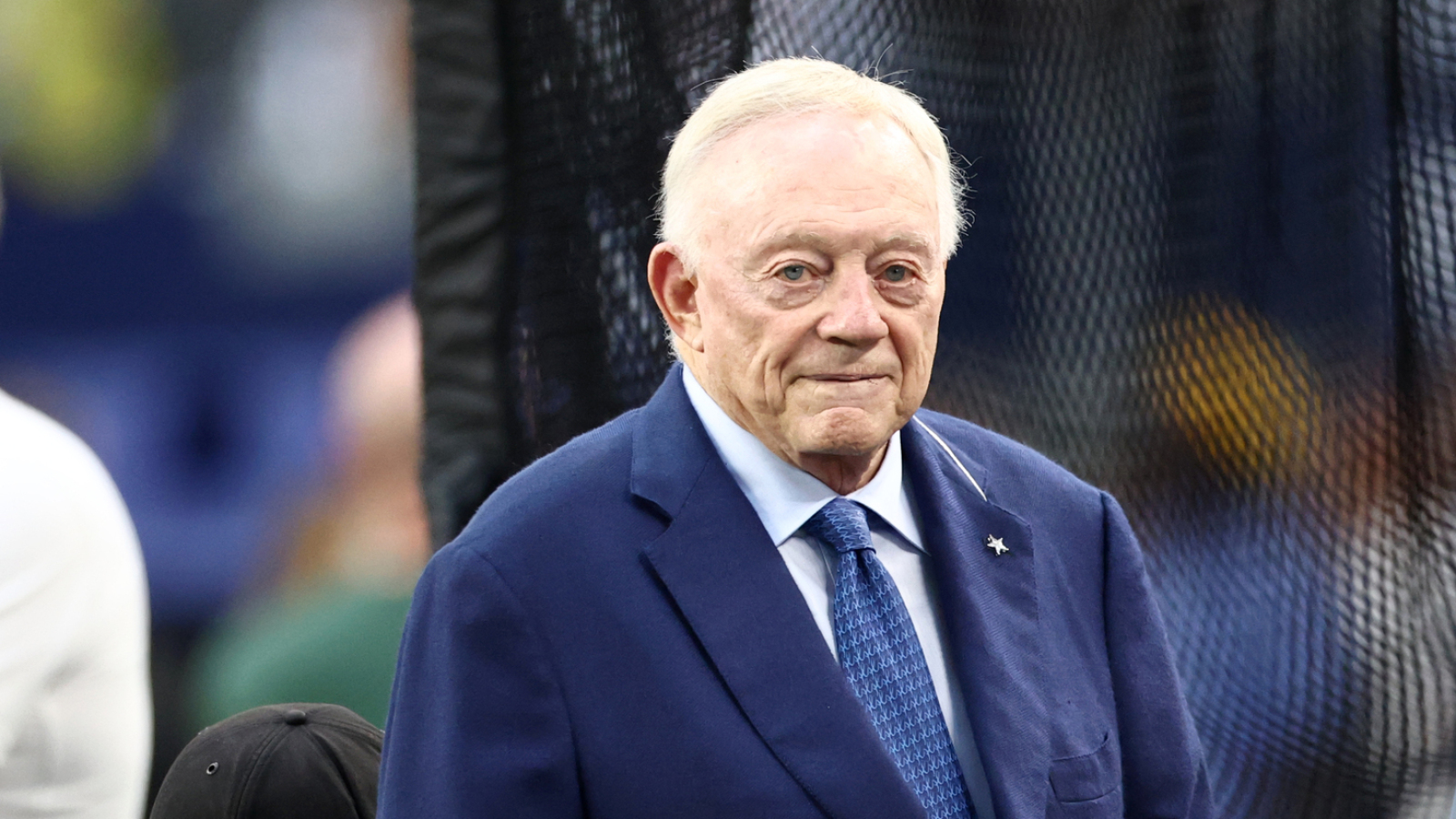 https://www.yardbarker.com/media/a/9/a98ec016b381aa2acf72198e30f3badb1e1ff801/thumb_16x9/new-details-emerge-on-cowboys-trade-jerry-jones.jpg?v=1