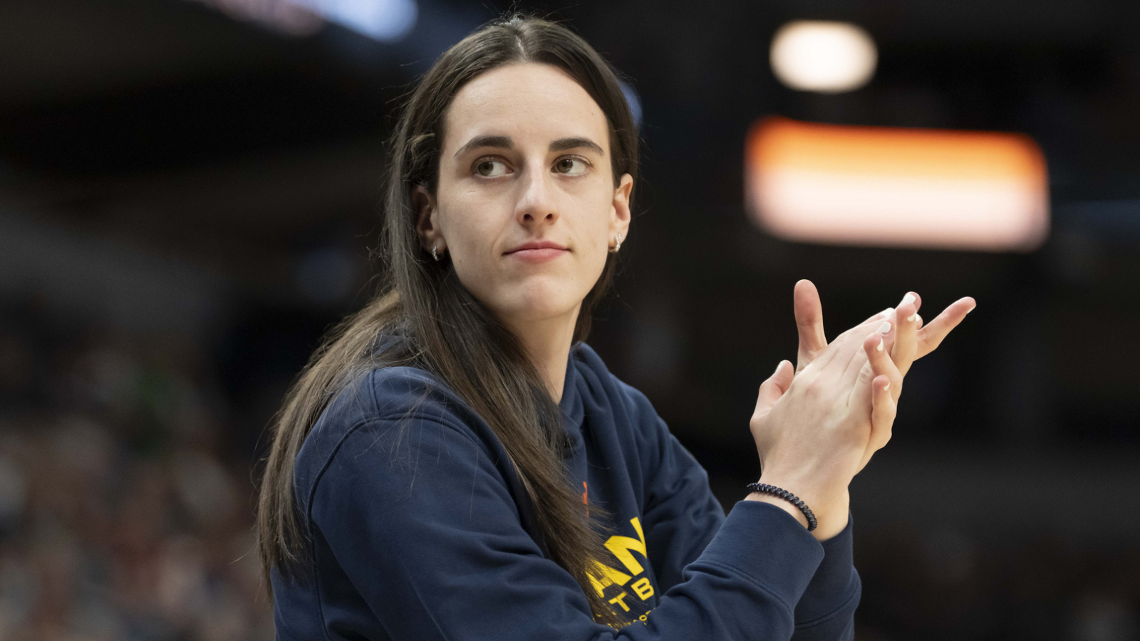https://www.yardbarker.com/media/a/9/a9b9208b2b8ad50995753915402c7192b57ca0ea/thumb_16x9/caitlin-clarks-injury-woes-threaten-her-mvp.jpg?v=1