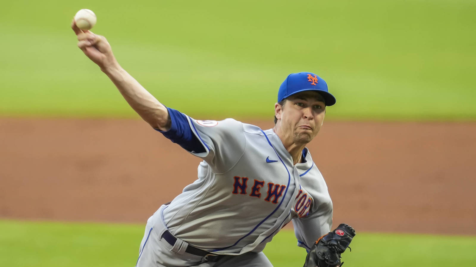 Jacob deGrom stops shots due to stiff forearm