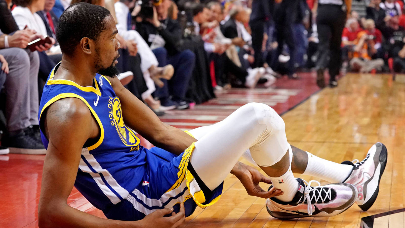 Kevin Durant cruising NYC on knee scooter after surgery ...