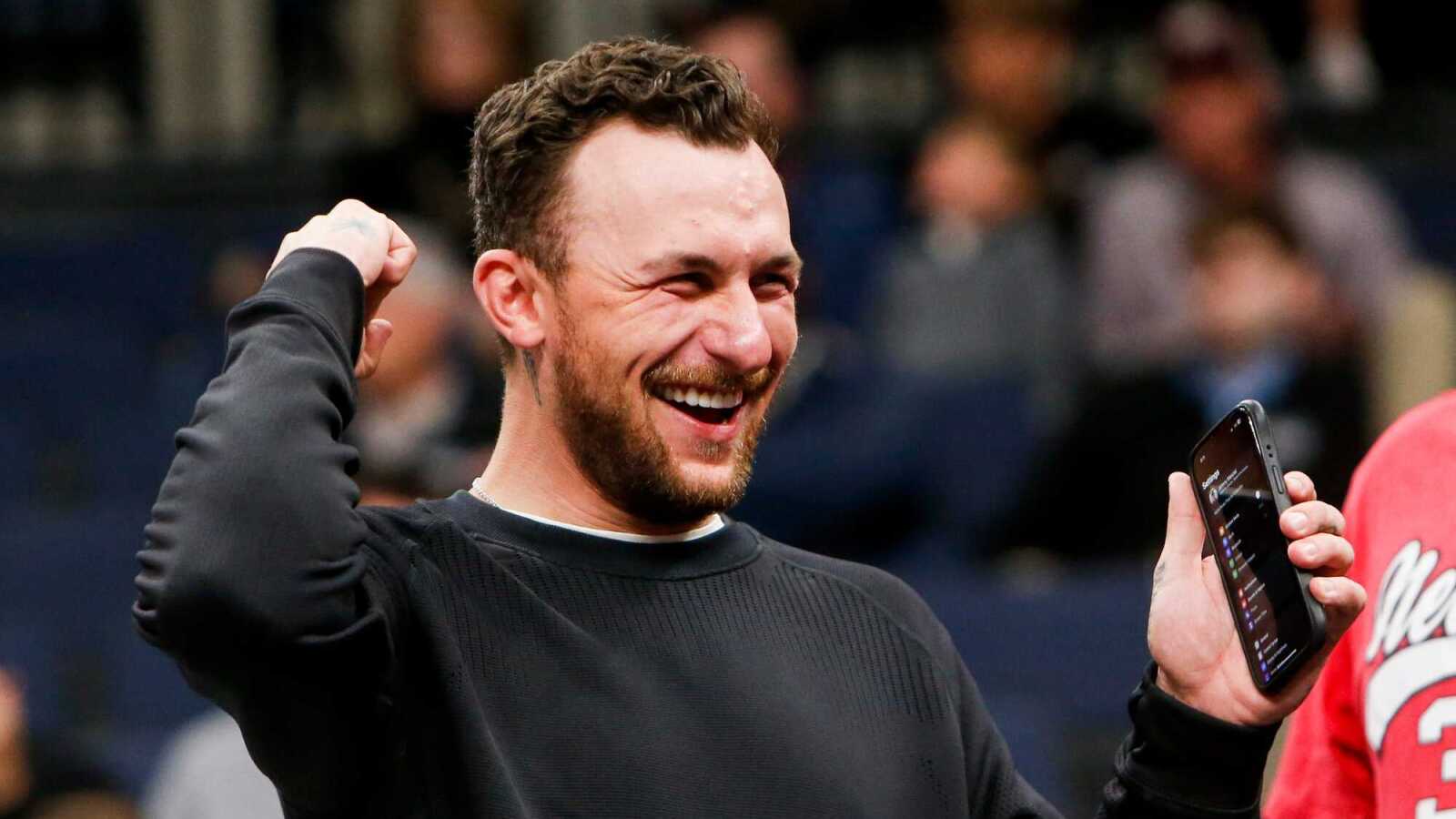 https://www.yardbarker.com/media/a/a/aa4a0d3aba0984eb69f2079e86483c121a3727ec/thumb_16x9/former-texas-m-heisman-trophy-winning-quarterback.jpg?v=1