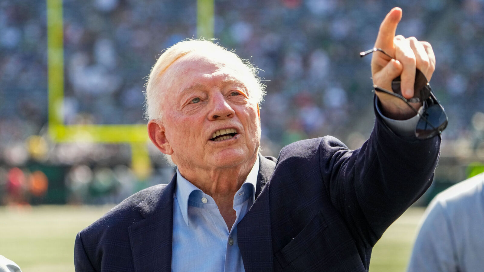 https://www.yardbarker.com/media/a/a/aa7d74177164de6020624c7ce2bab7071fcc613f/thumb_16x9/cowboys-jerry-jones-aggressive-trade-deadline.jpg?v=1