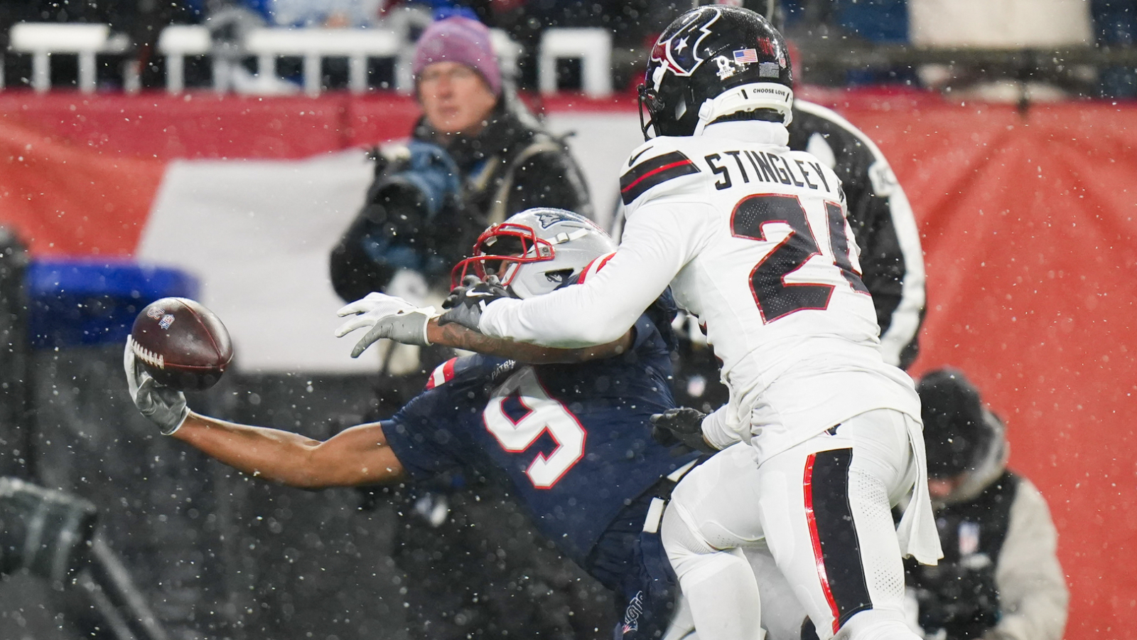 https://www.yardbarker.com/media/a/a/aa86b9a8be6c988d4999e4811118b62954fe7010/thumb_16x9/2025-nfl-yards-per-catch-leaders-quiz.jpg?v=1