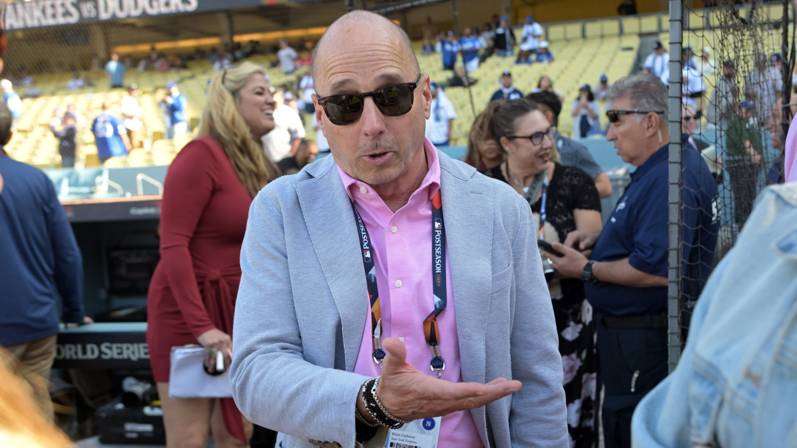 https://www.yardbarker.com/media/a/a/aa89951c8bc035bcccfab783de58acaa2a23a8c4/thumb_16x9/yankees-uncertain-third-base-plans-should-fans.jpg?v=1