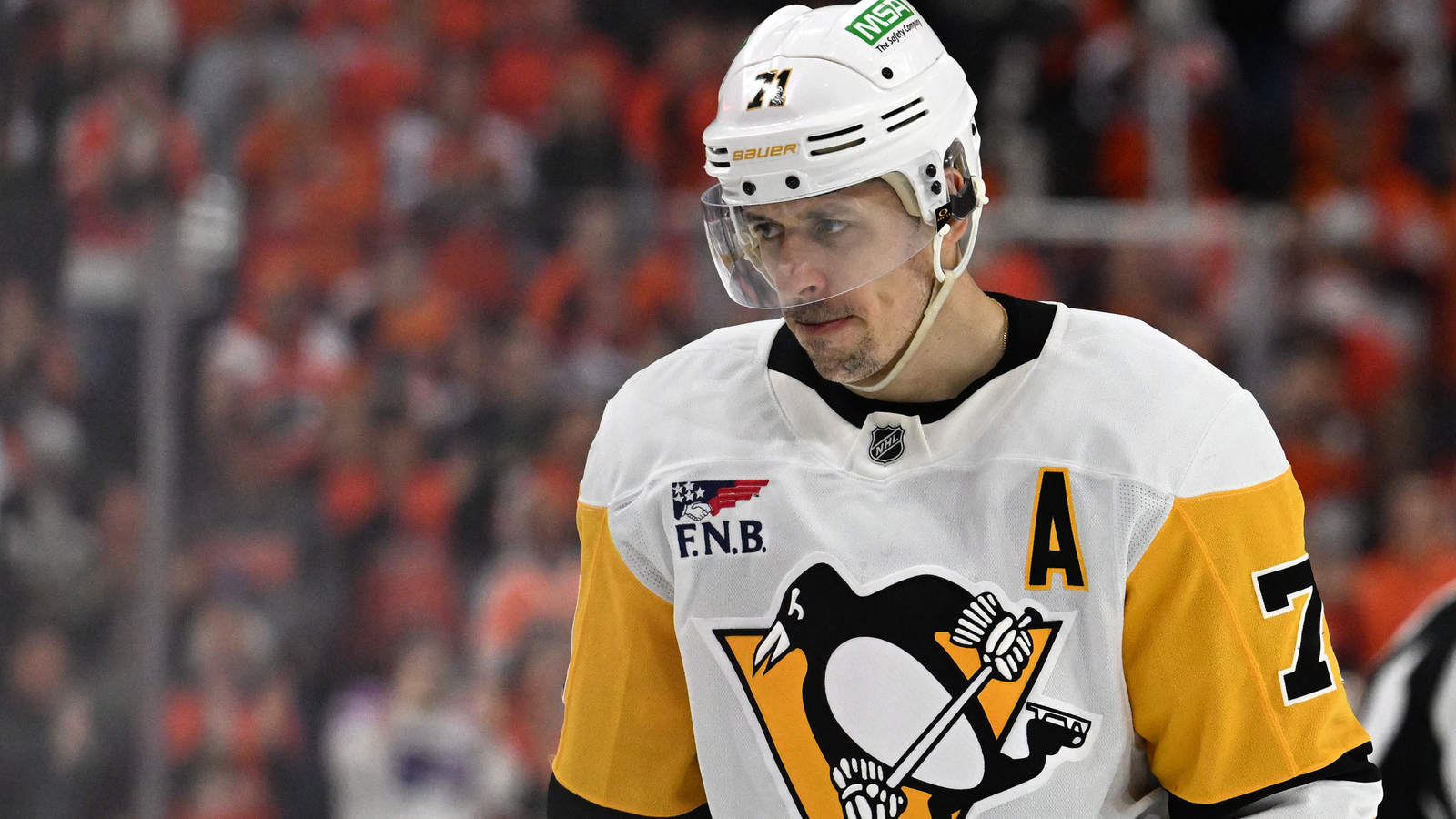 Crosby and Flyers Fan Have Classic Exchange After Penguins Captain ...