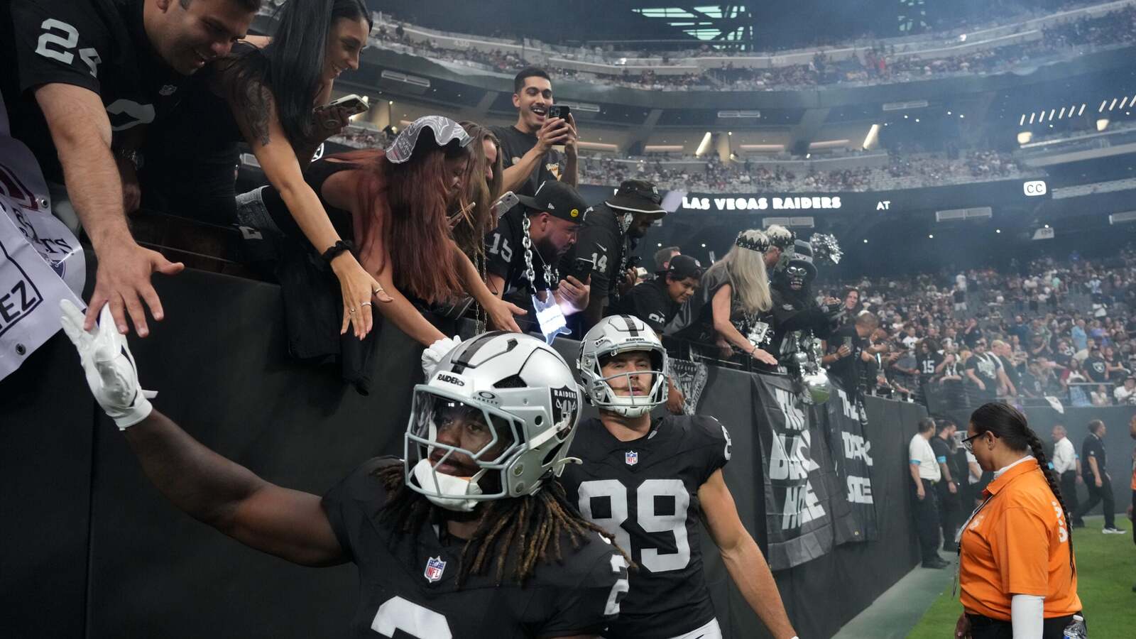 Ashton Jeanty's Injury Raises Concerns for Raiders' Quarterback Situation