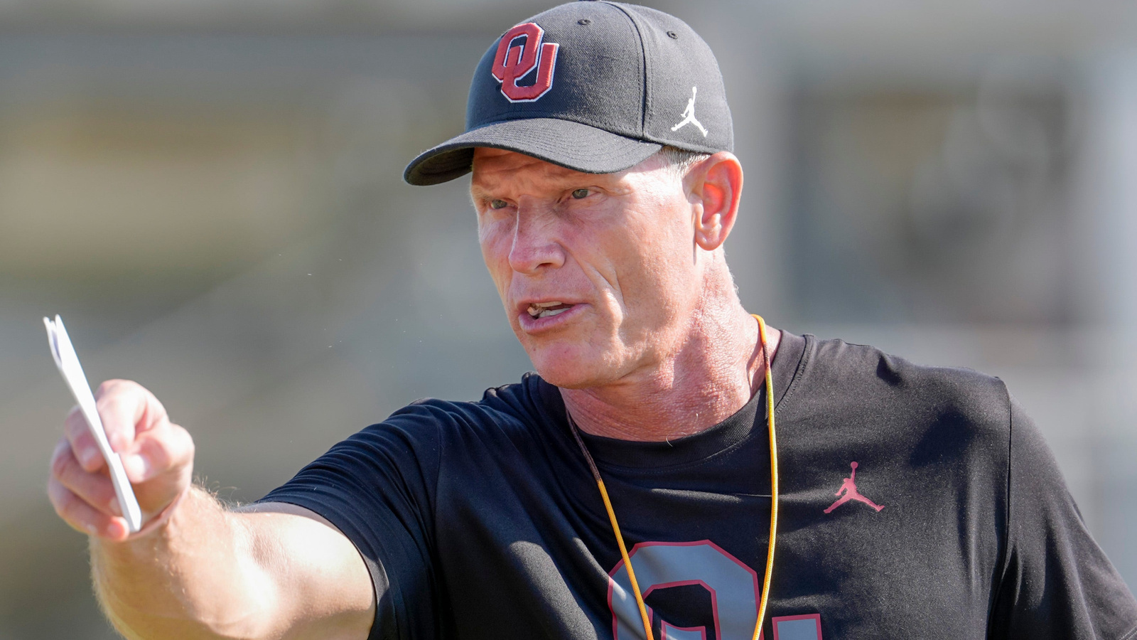 https://www.yardbarker.com/media/a/b/ab16532ffab5300acdfc15c55844671cfd08a8db/thumb_16x9/brent-venables-seems-rather-average-among-sec.jpg