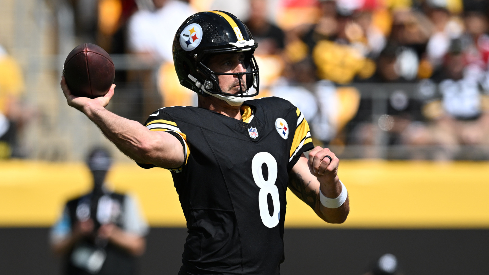https://www.yardbarker.com/media/a/b/ab276178104d6c6331adab16dd28b1c0befbd8db/thumb_16x9/rodgers-criticizes-referees-ugly-performance-week.jpg?v=1