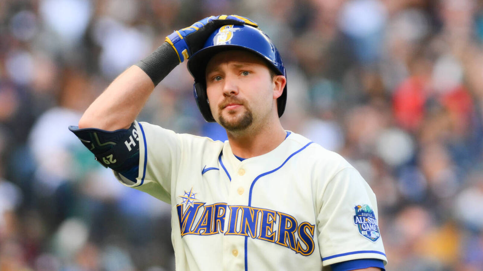 Mariners catcher makes Fenway Park history - Vimarsana News