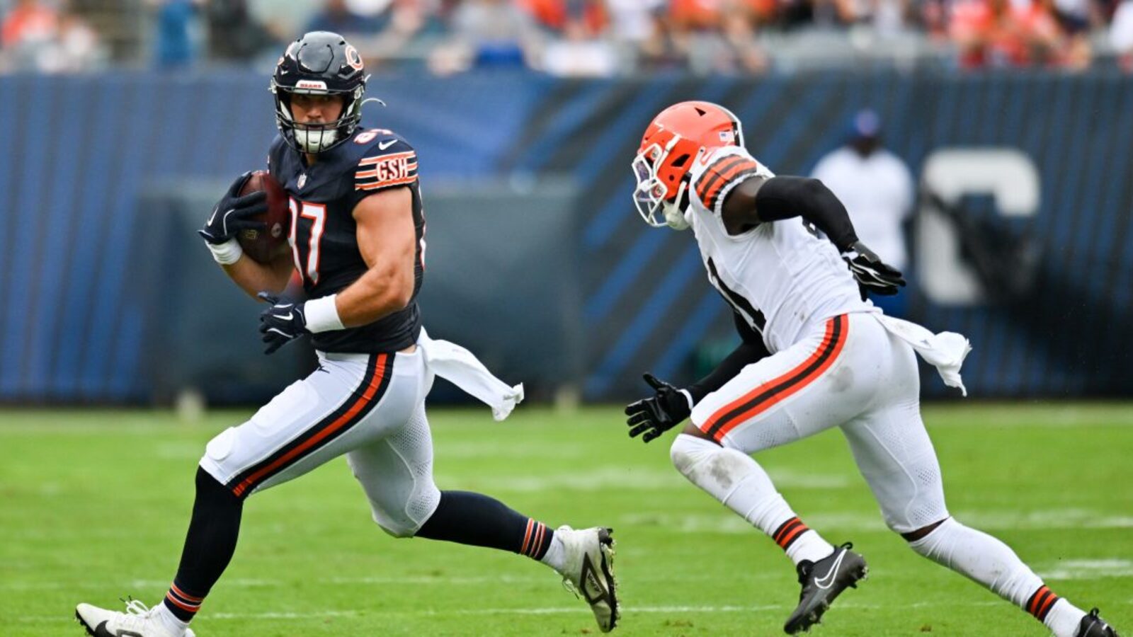 Image for Chicago Bears tight end’s initial reaction to near touchdown pass drop
