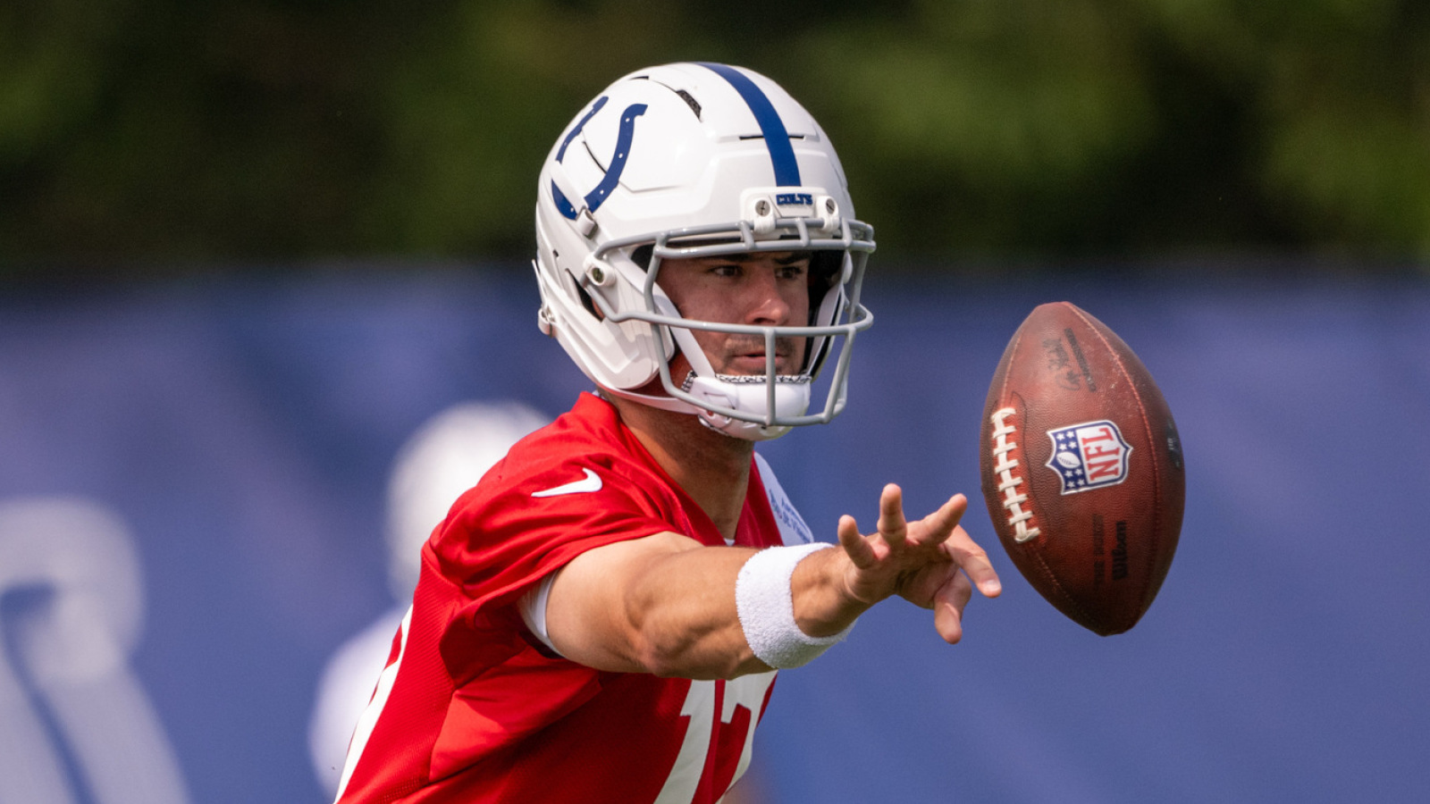 https://www.yardbarker.com/media/a/c/acca673d4f1f34300a72a177b868f7865a588633/thumb_16x9/insider-updates-teams-viewed-daniel-jones-2024.jpg?v=1