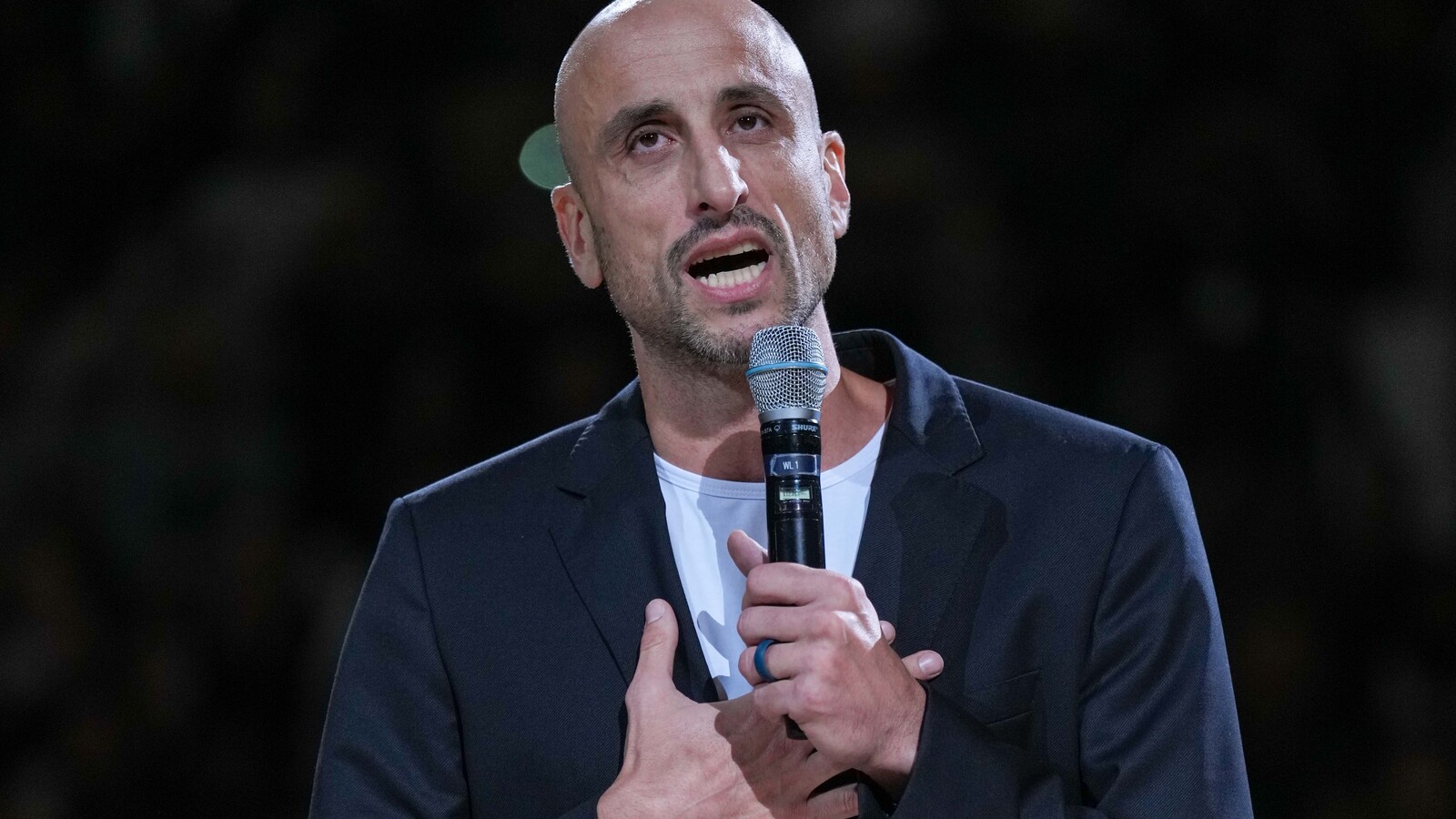 https://www.yardbarker.com/media/a/c/accf1b5a2cac34ba16d08c9de7f1ebae71eaadec/thumb_16x9/oct-19-2022-san-antonio-texas-usa-former-san.jpg