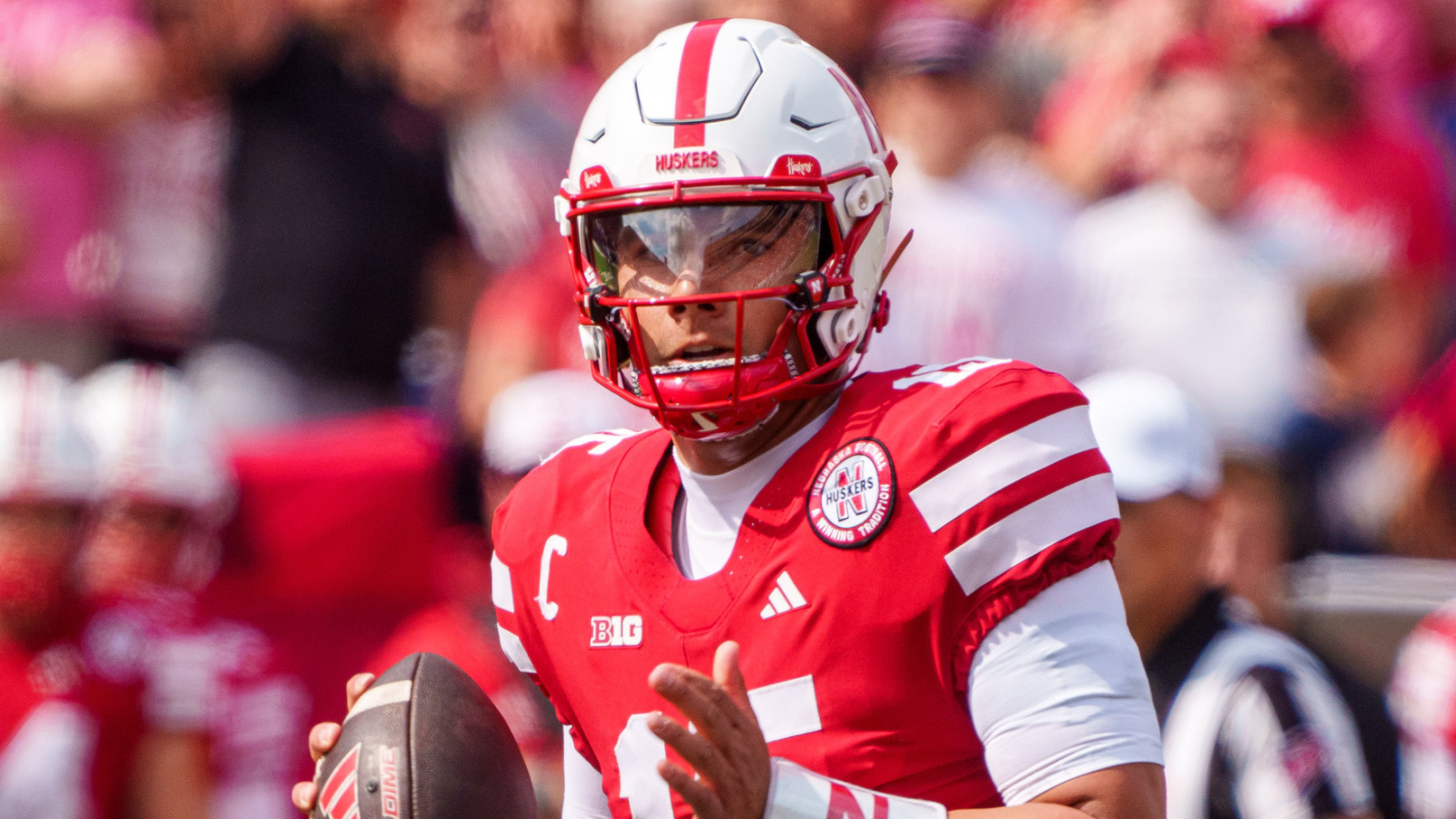 https://www.yardbarker.com/media/a/d/ad2ba2488f690273de9a96006b5c7c6551072239/thumb_16x9/dylan-raiola-played-his-last-snaps-nebraska.jpg?v=2