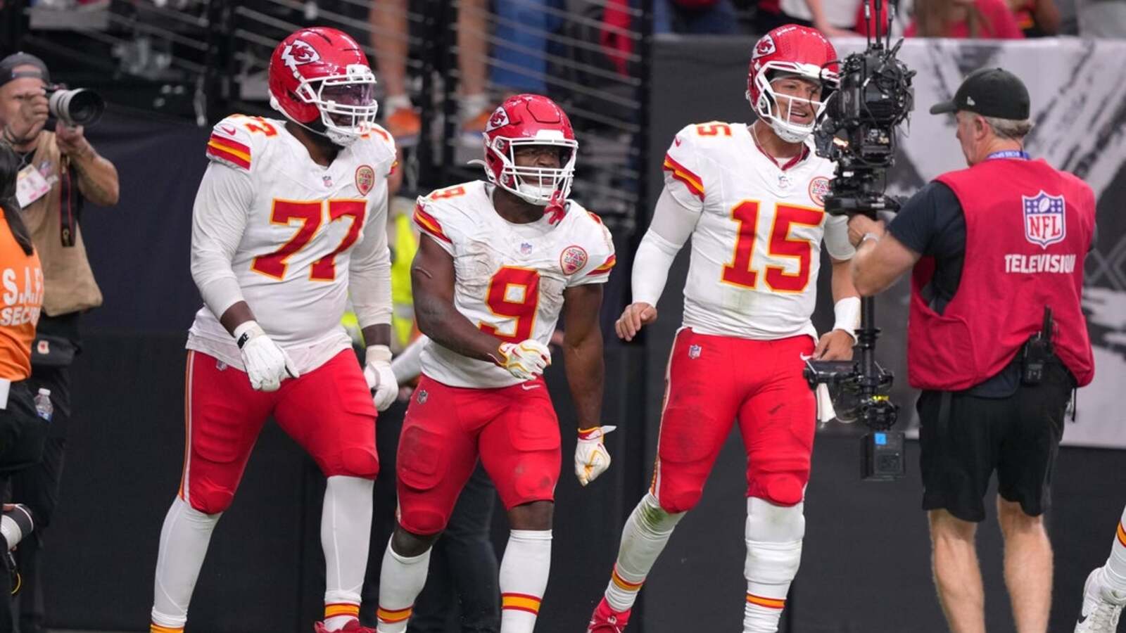 Confident in turnaround, Chargers visit undefeated Chiefs