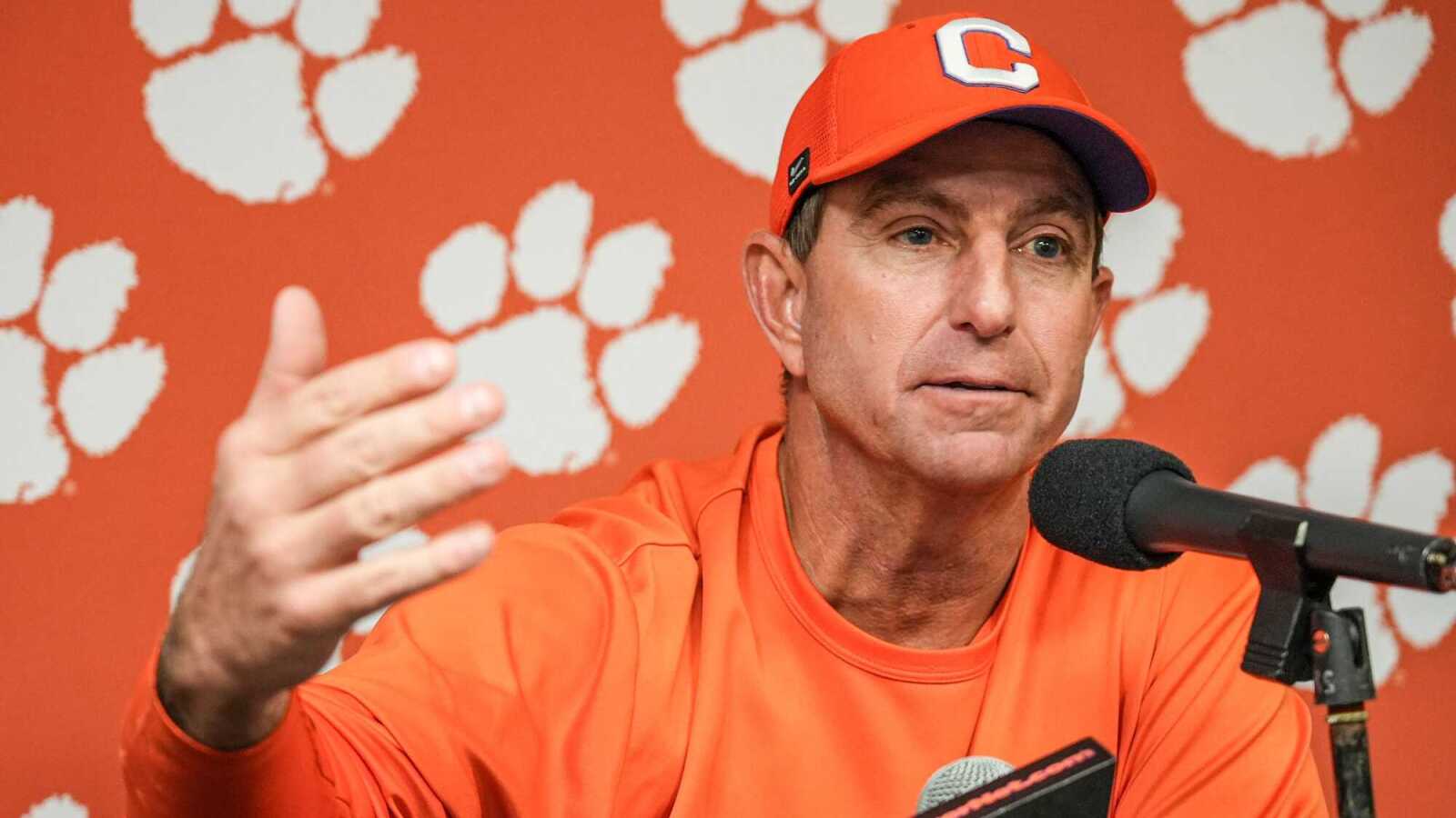 https://www.yardbarker.com/media/a/d/ad84b7980853d421d20fb38bbfbb53f83cf54c7b/thumb_16x9/clemson-head-coach-dabo-swinney-speaks-tigers-28.jpg?v=2