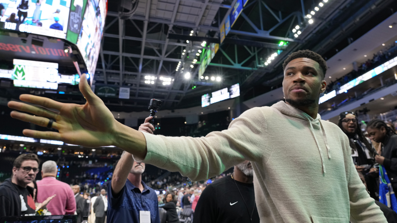 Report: Cavs called about Giannis, balked at Bucks’ asking price ...