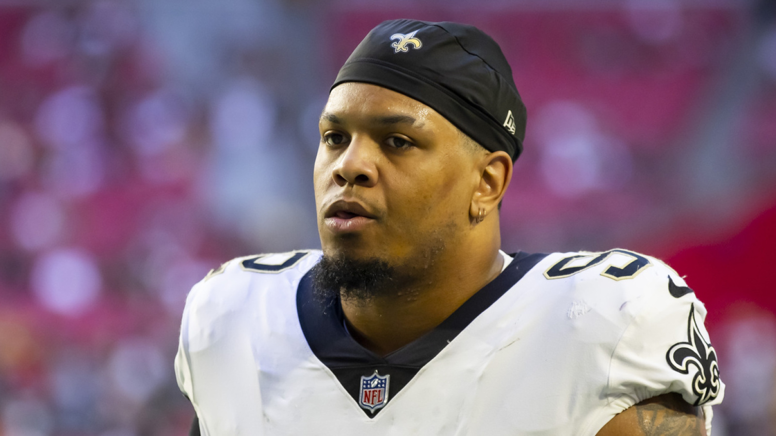 Lions veteran DE suffers elbow injury