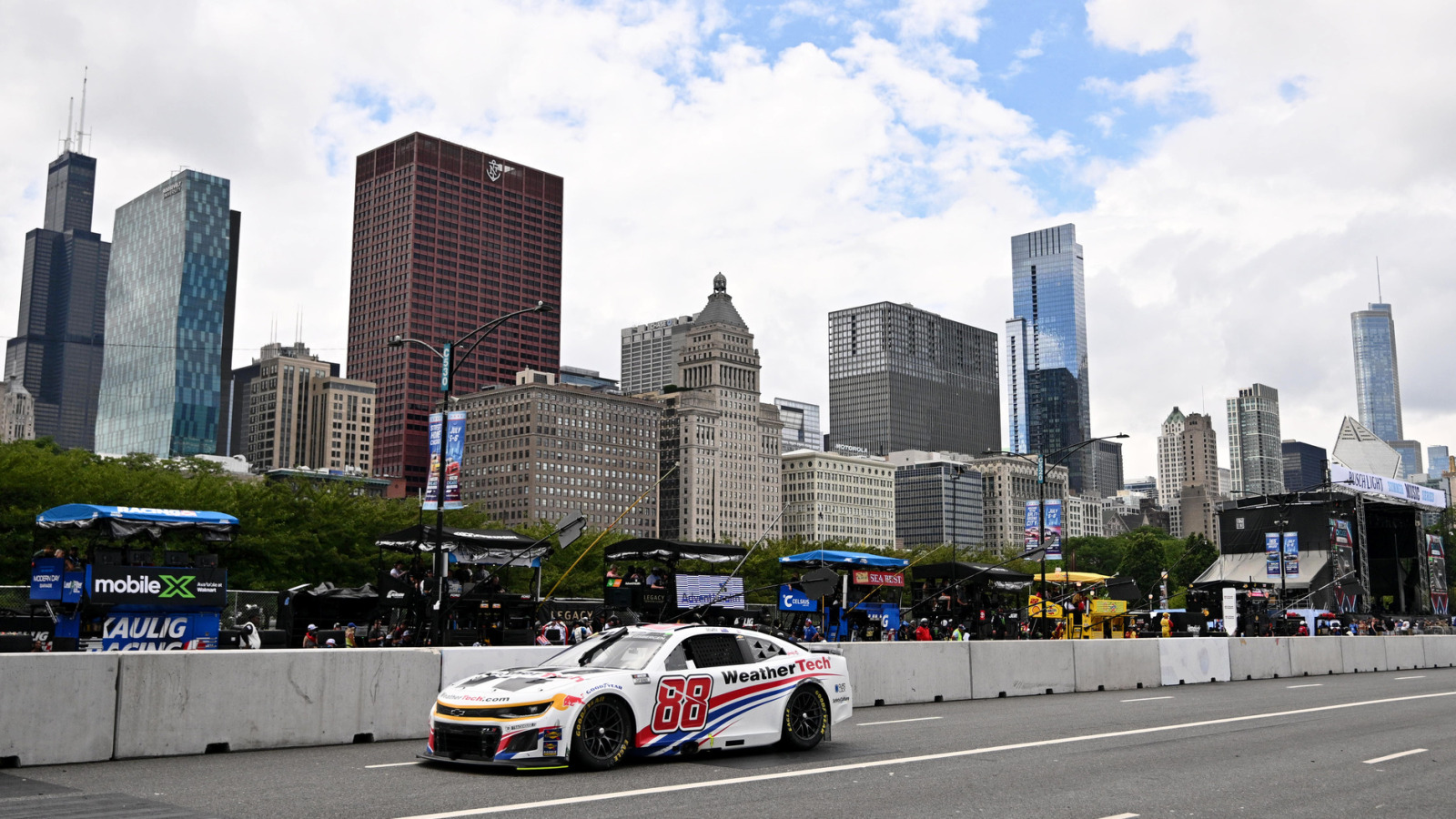 https://www.yardbarker.com/media/a/d/ada65999876a35c13b370659f464acf6cfdd5eb9/thumb_16x9/hall-famer-says-nascar-overstayed-welcome-chicago.jpg?v=1