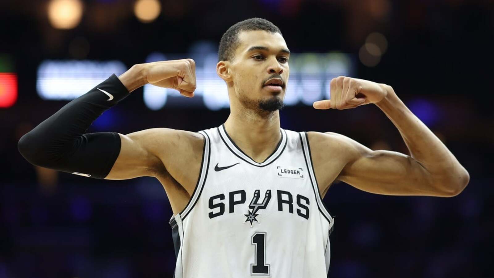 https://www.yardbarker.com/media/a/d/ade71545c596027fe2c6afeb9331349978bb497d/thumb_16x9/spurs-humiliate-76ers-40-point-win.jpg