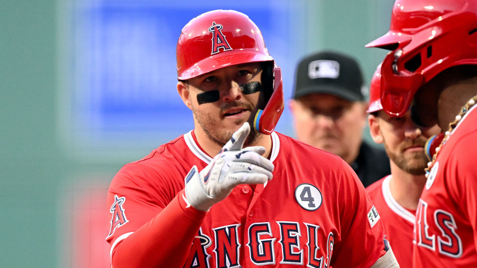 https://www.yardbarker.com/media/a/d/ade9440cab662b296d8ee211660b815d18652fc4/thumb_16x9/watch-angels-mike-trout-blasts-hr-over-green.jpg?v=1