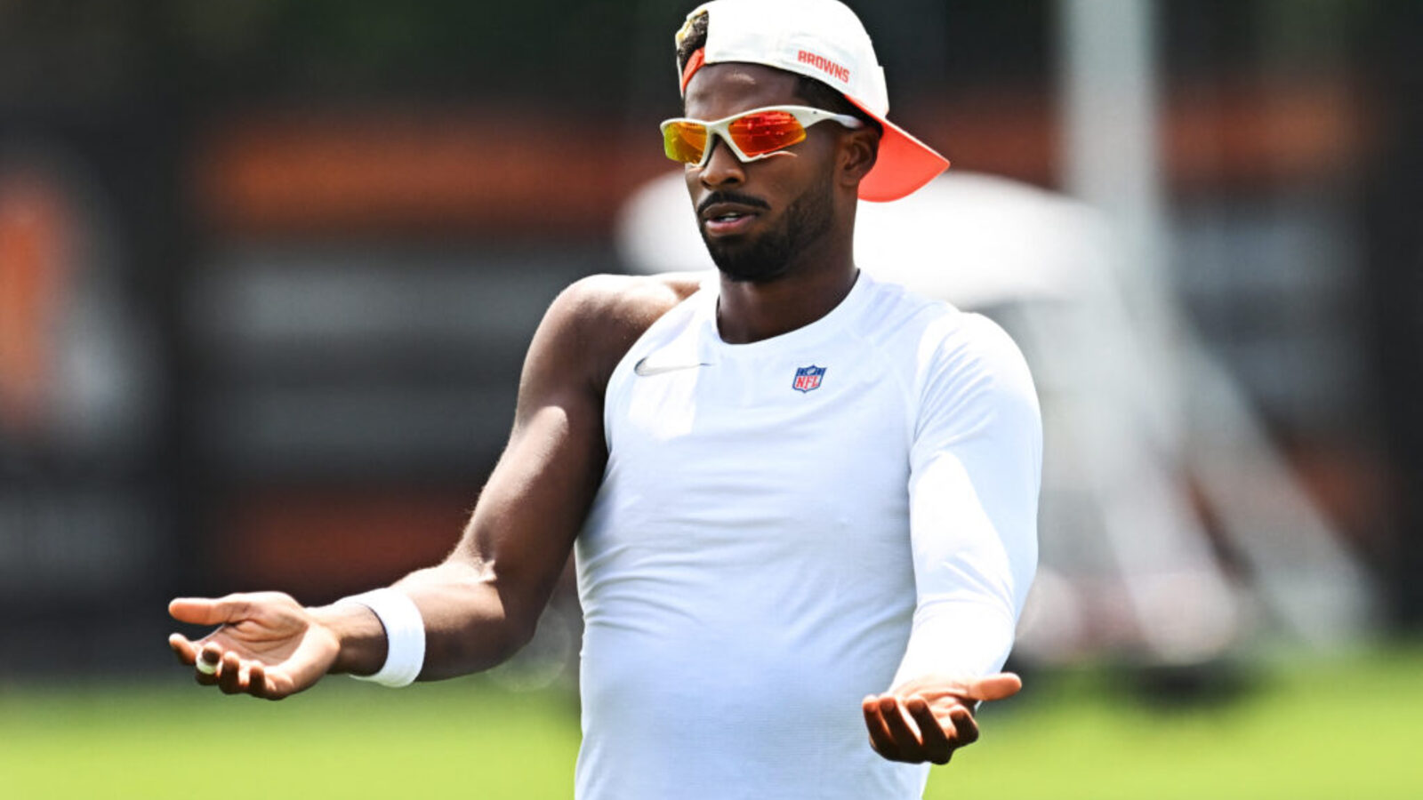 Cleveland Browns' Quarterback Competition Favors Deshaun Watson Over Shedeur Sanders